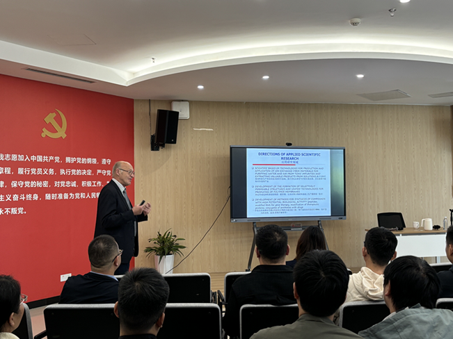 白俄羅斯國家科學(xué)院彼得科維奇院士 到訪化學(xué)所公司進行學(xué)術(shù)交流
